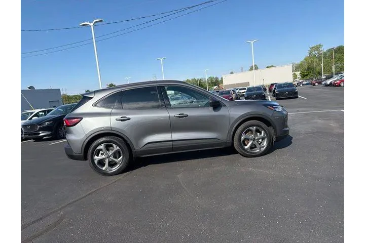 $28980 : Ford Escape 2025 ST-Line 4dr image 5