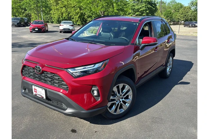 $40299 : Gold Certified 2025 RAV4 XLE image 1