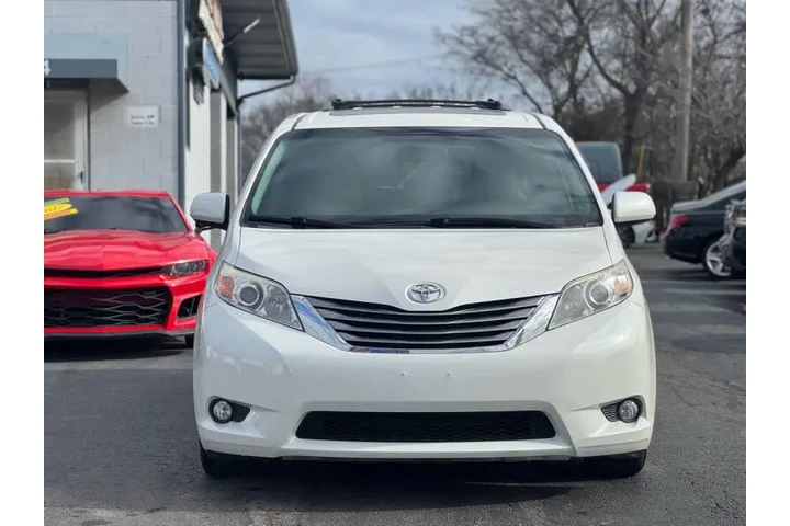 $16995 : 2017 Sienna XLE 8-Passenger image 5