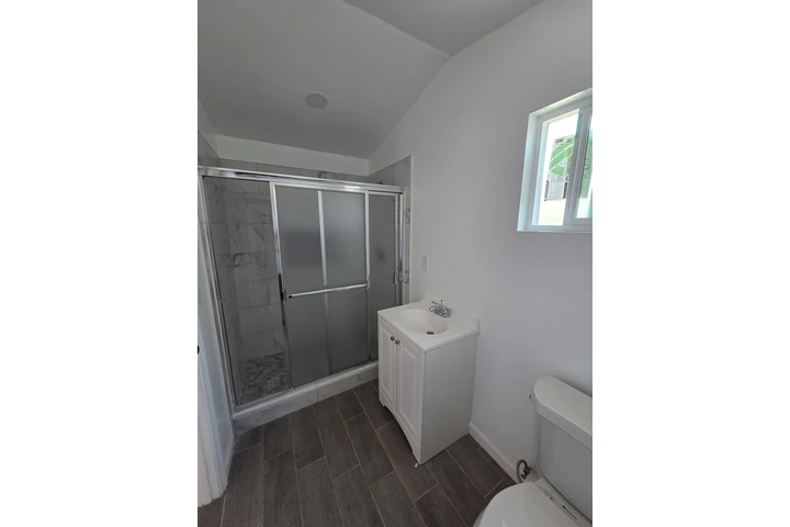 $1500 : Rento Casita 90059 image 5