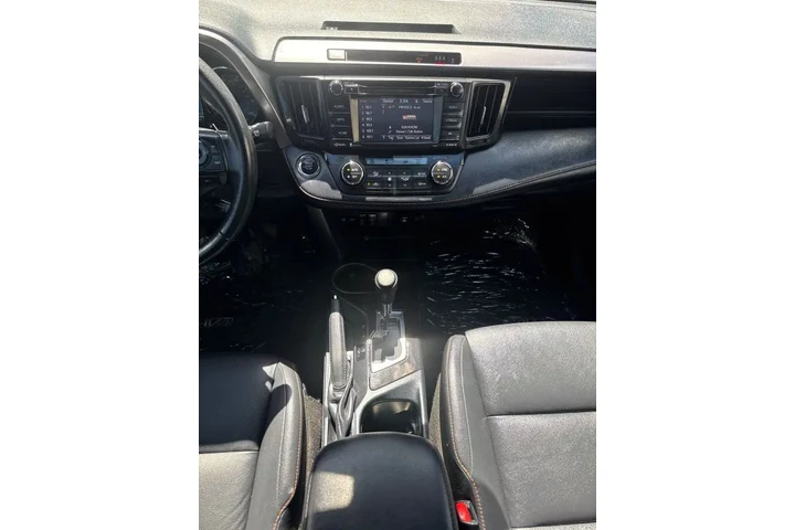$14995 : 2018 RAV4 SE image 9