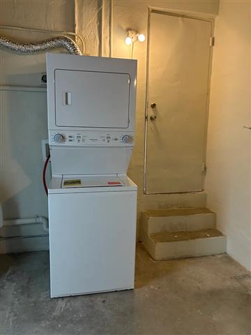 $900 : charming modern 2 bedroom image 7