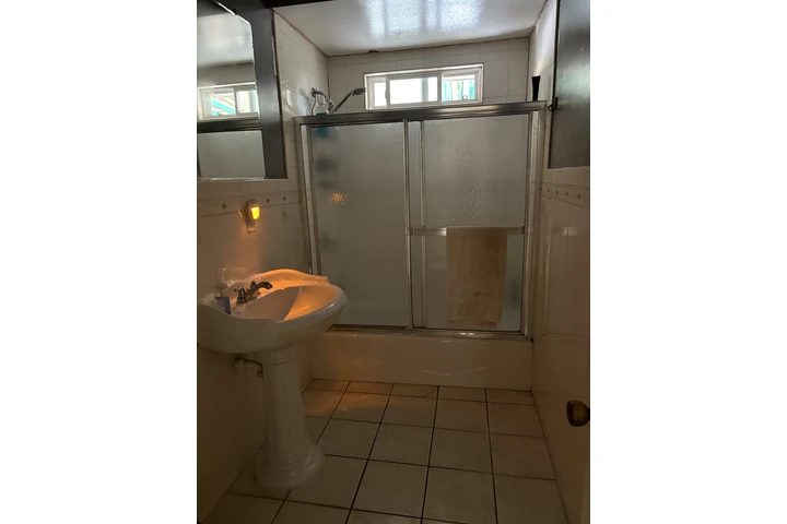 $1080 : Cuarto privado de renta image 1