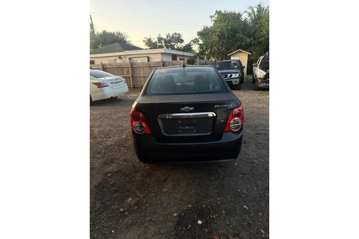 $3000 : Chevrolet Sonic 2015 ( CASH ) image 6