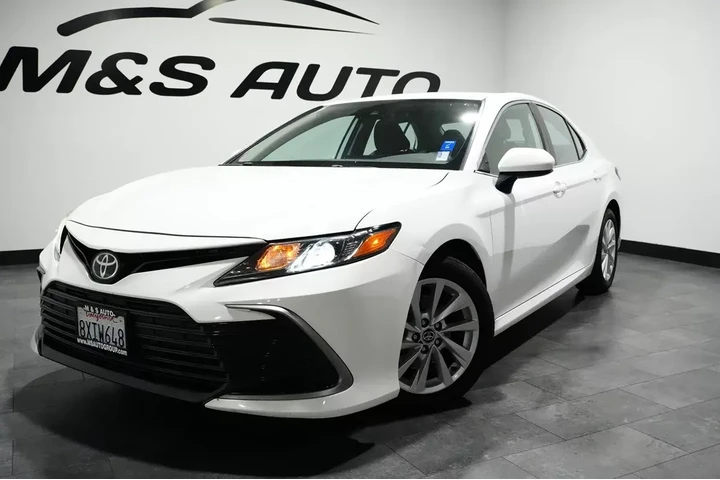 $18817 : 2021 Camry image 3