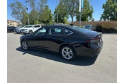 $26998 : Honda Accord 2024 LX 4dr Sed thumbnail