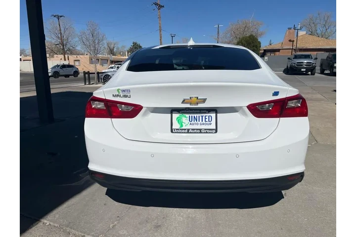 2016 Malibu Hybrid image 6