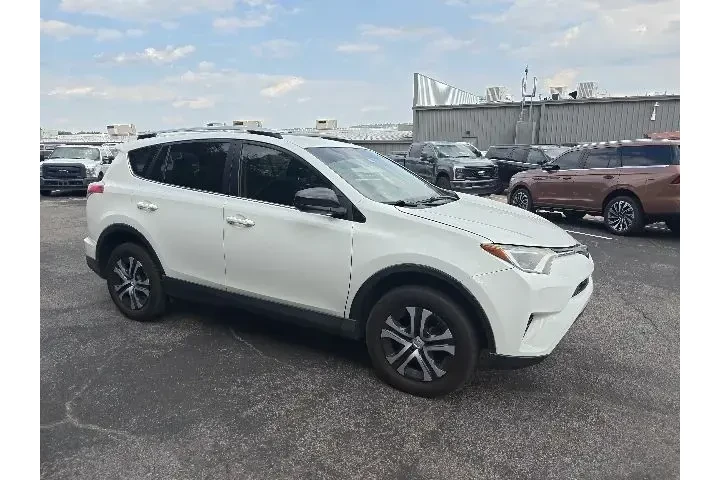 $15690 : Toyota RAV4 2018 LE 4dr SUV image 1