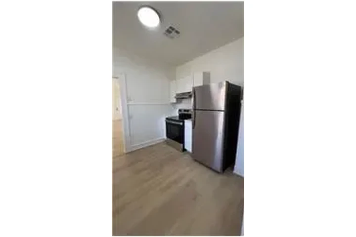 $1250 : Rental property with 2 bedro image 6