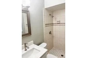 $1400 : Welcome to this 3-bedroom thumbnail