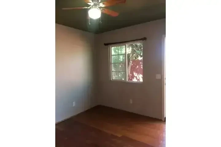 DOWNEY RENTO CUARTO CON BAÑO image 3