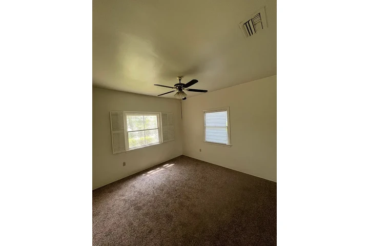 $800 : charming HOME ..San Bernardino image 4