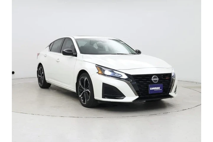 $25998 : Nissan Altima 2023 2.5 SR 4d image 1