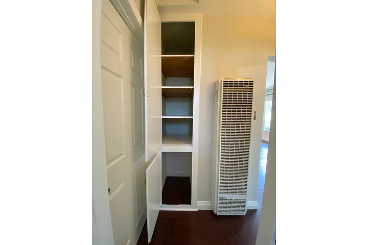$800 : This bright and cozy 2-bedroom image 3