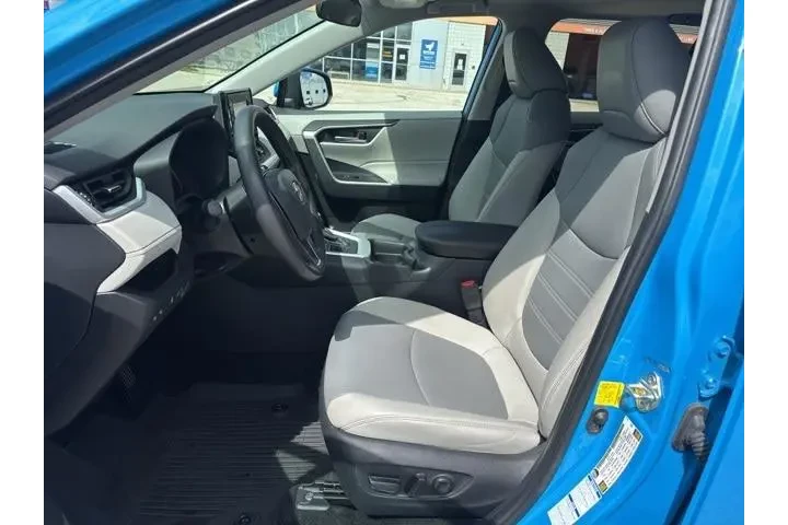 $31987 : Toyota RAV4 2021 AWD XLE Pre image 9