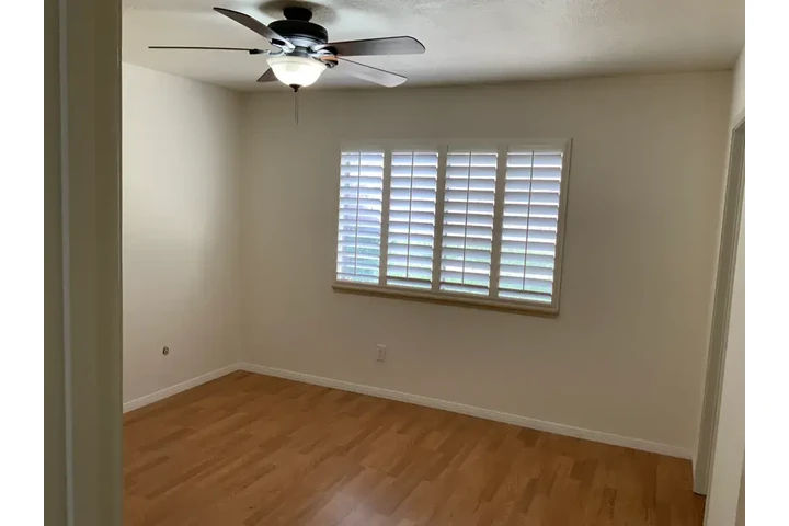 $1490 : Rialto Casa Available image 5