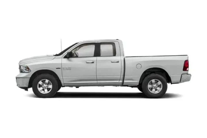 Ram 1500 Classic 2020 4x2 SL image 3
