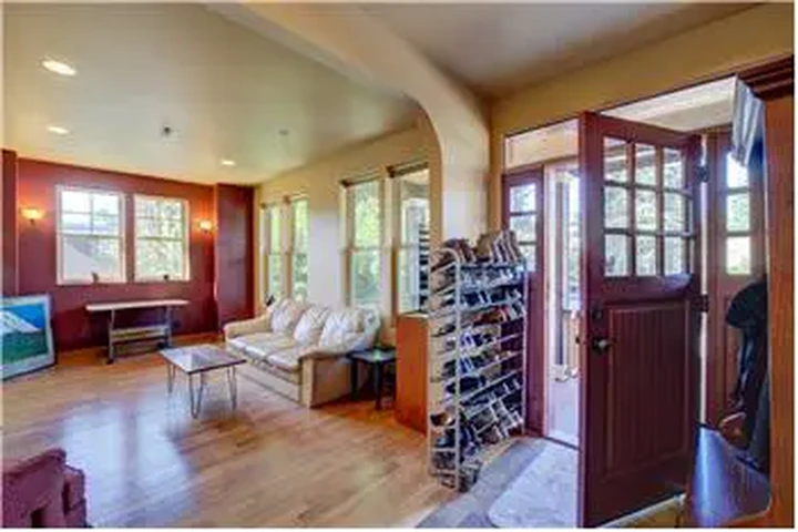 $1150 : Rental property with 1 bedro image 3