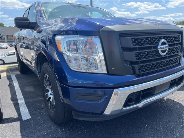 $32390 : PRE-OWNED 2022 NISSAN TITAN SV image 10