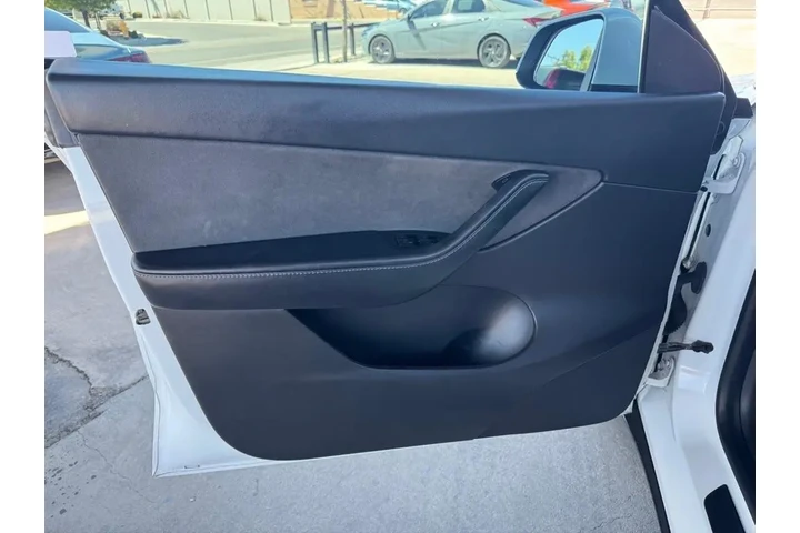2020 Model Y Long Range image 10