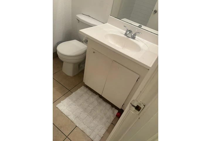 $1150 : CUARTO/ROOM WITH PRIVATE BAÑO image 7