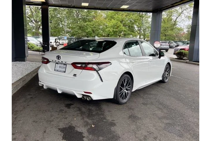 Toyota Camry 2023 AWD SE 4dr image 5