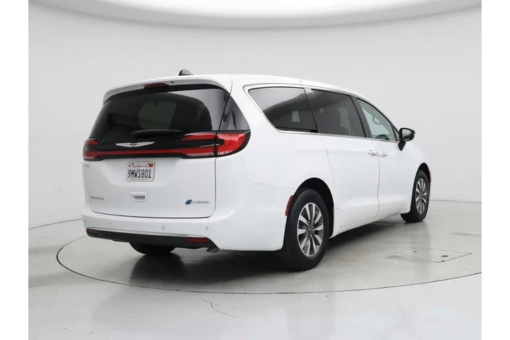 $29998 : Chrysler Pacifica Plug-In Hy image 8