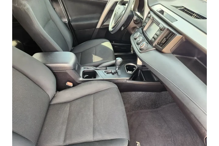 Toyota RAV4 2017 LE 4dr SUV image 10