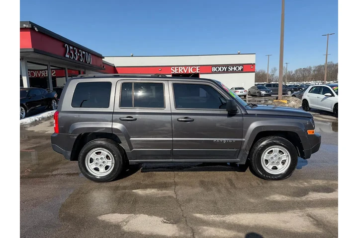 $7980 : 2016 Patriot FWD 4dr Sport image 1