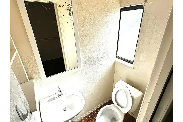 $750 : casa de barrio familiar establ image 3