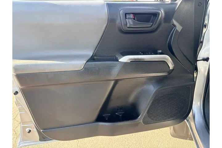 $25995 : 2017 Tacoma SR5 V6 image 8