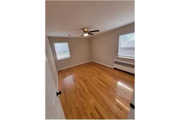 $1250 : Rental property with 2 bedro image 6