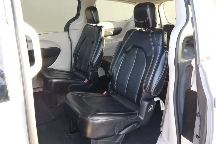 $23488 : 2023 Pacifica Touring L FWD image 8