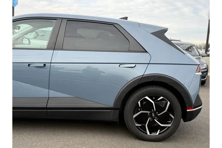 $19981 : Hyundai IONIQ 5 2023 SE 4dr image 4