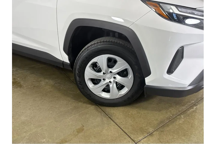 $28998 : Gold Certified2025 RAV4 LE image 9