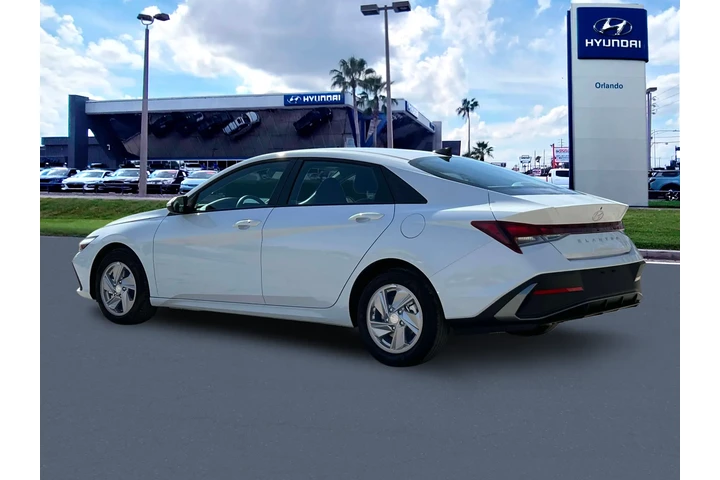 $18701 : Hyundai ELANTRA 2024 SE 4dr image 4