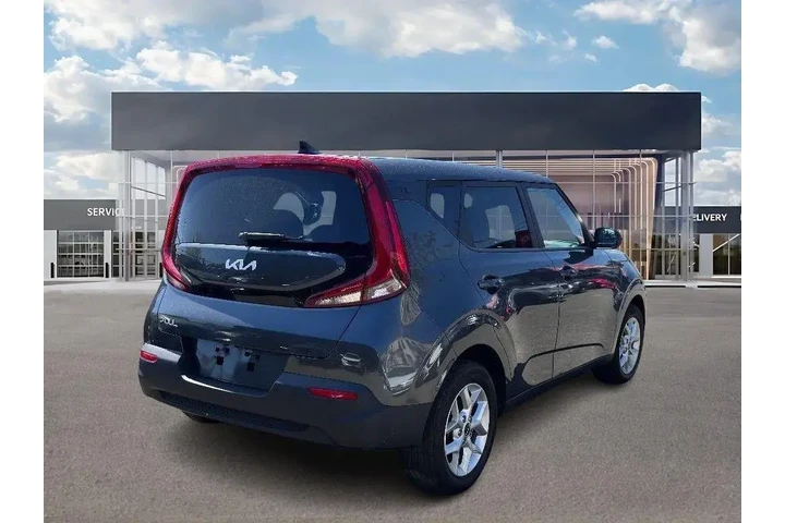 $13595 : Kia Soul 2022 S 4dr Crossove image 4