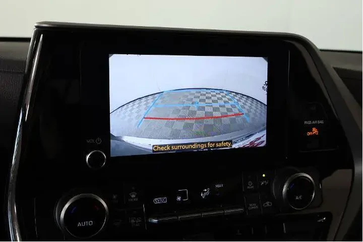 $28600 : Toyota Highlander 2023 AWD L image 6