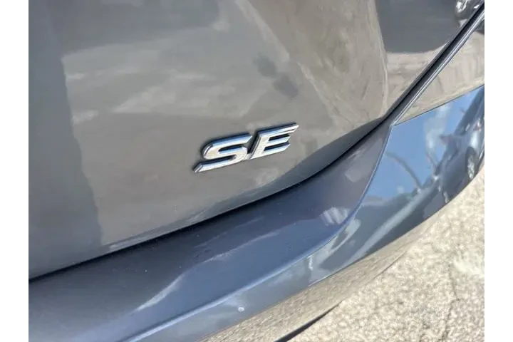 $29988 : Toyota Camry 2025 image 10