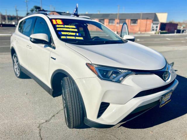 2018 RAV4 Hybrid XLE image 3