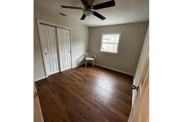 $900 : Casa bellamente renovada con image 4