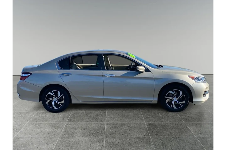 $21762 : Honda Accord 2016 LX 4dr Sed image 6