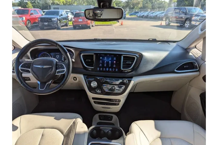 $14592 : 2017 Pacifica Touring-L Plus image 3