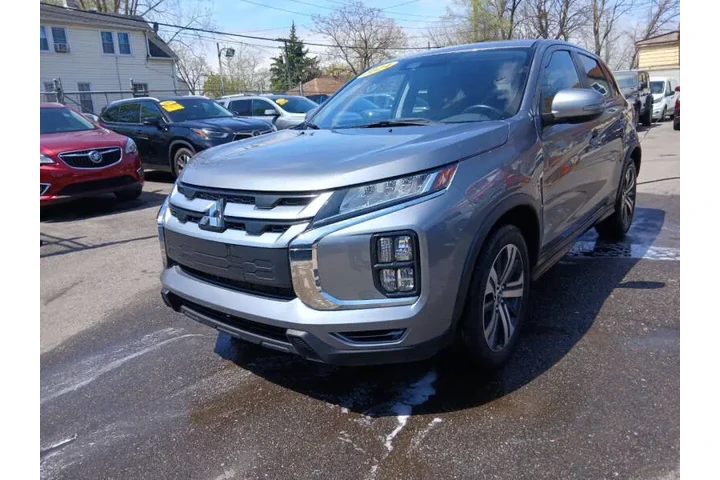 2024 Outlander Sport SE image 5