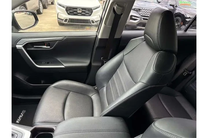 $24550 : Toyota RAV4 2019 Limited 4dr image 8