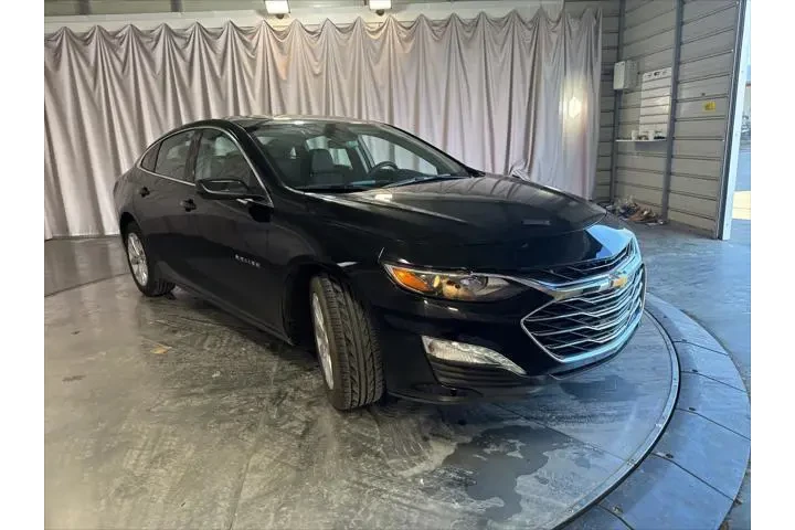$17777 : Chevrolet Malibu 2024 LT 4dr image 3