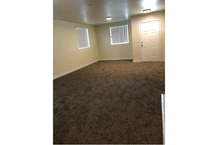 $1900 : 2Bedroom 1Bath Apartment in LA image 5