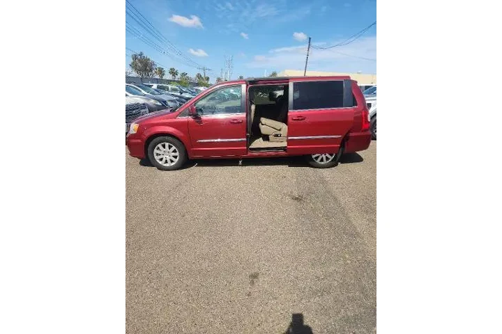 $10291 : Chrysler Town and Country 20 image 10