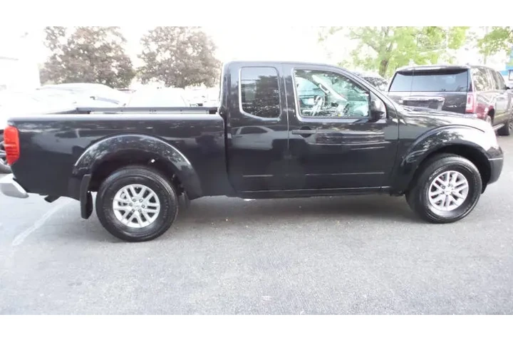 $13900 : 2016 Frontier SV V6 image 4