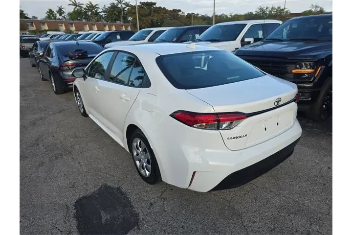 $17690 : Toyota Corolla 2023 LE 4dr S image 4